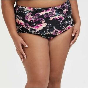 Torrid 4 4X 26W BLACK FLORAL HIGH WAIST RUCHED SWIM BOTTOM UPF 50+ purple black